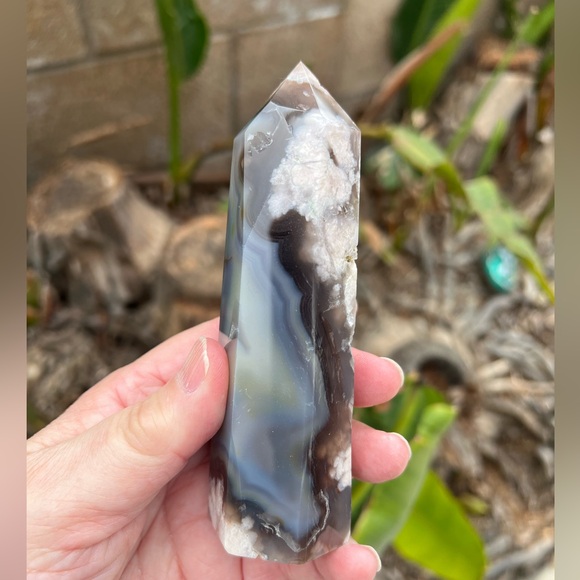 Black Flower Agate Tower - Picture 6 of 6
